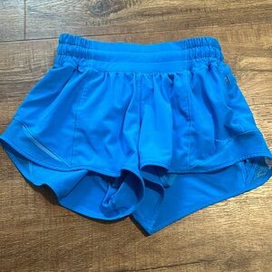 Poolside Lululemon Hotty Hot Low-Rise Lined Short 2.5”